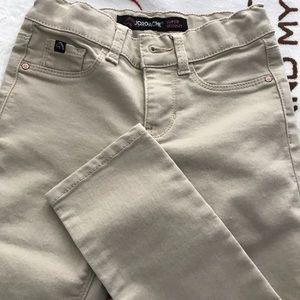 Girls Jordach khaki sz 7 slim. Super soft!